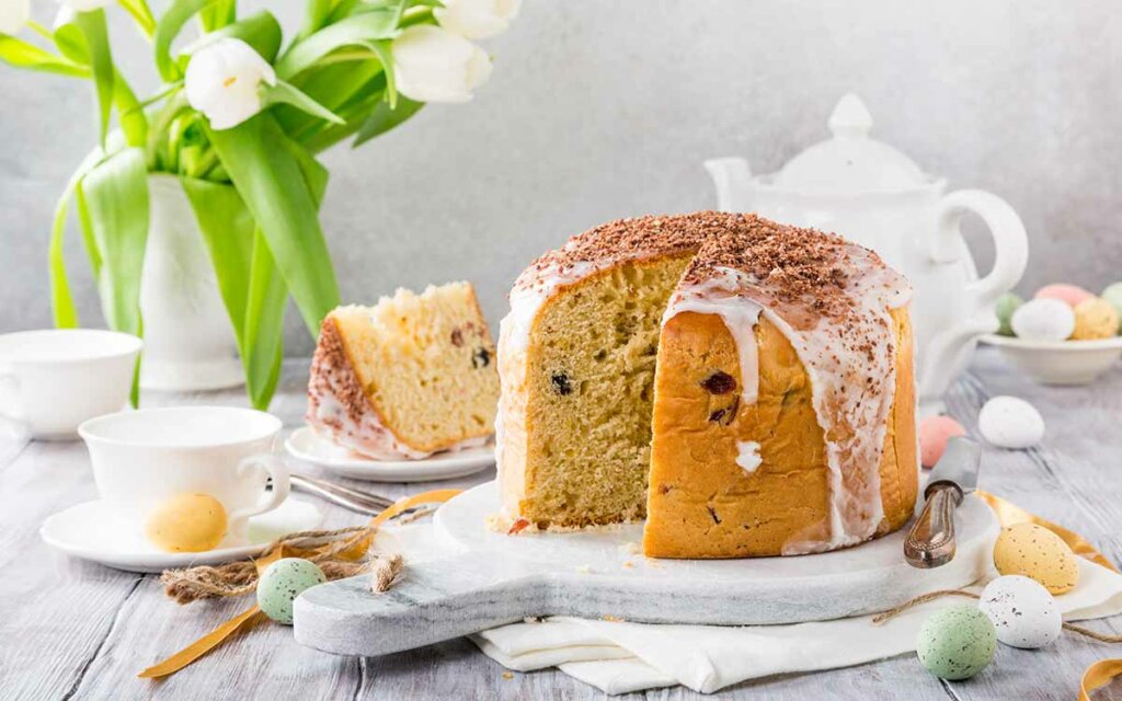 Oppskåret julekake bakt med Ireks Panettonemiks.